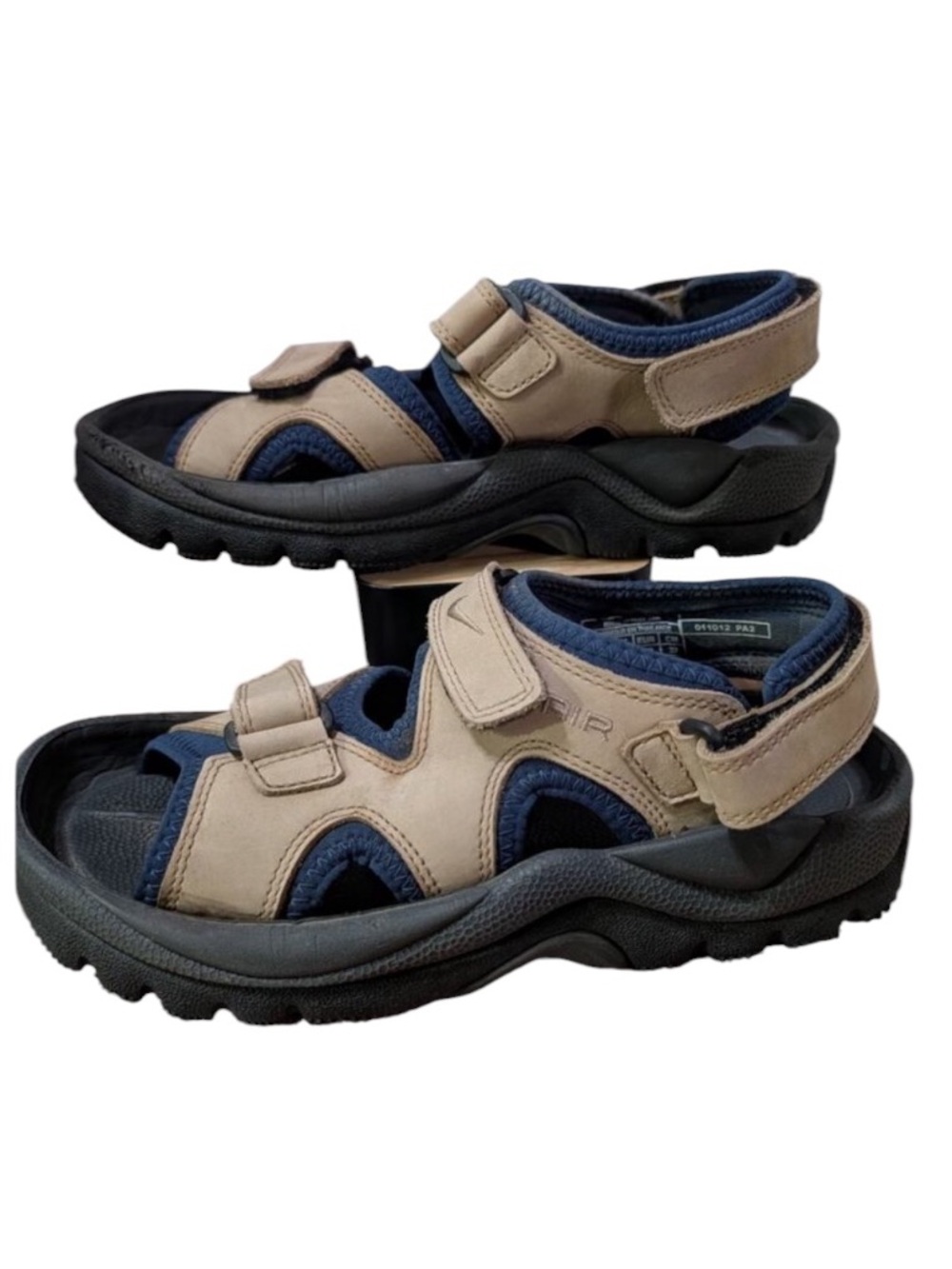 Nike Sandal Sneakers Women's 10 Euc Beige And Navy Athletic